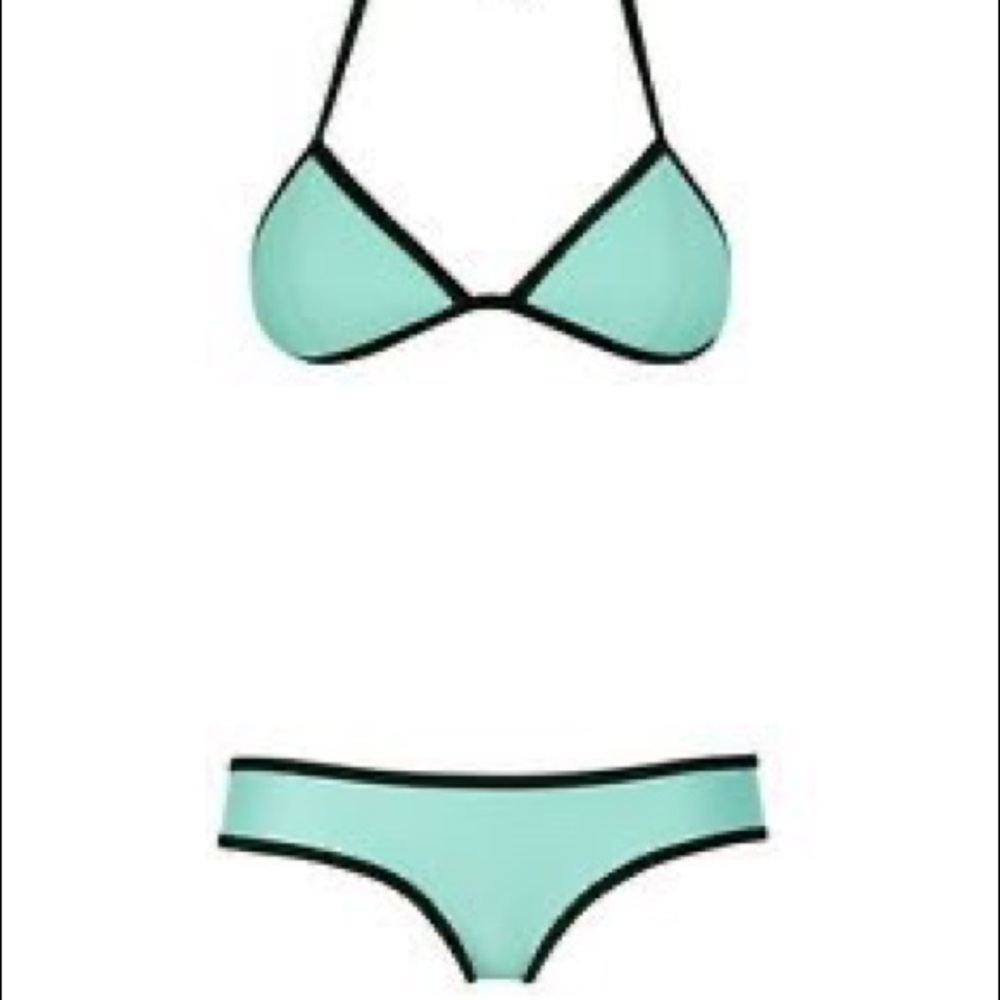 Triangl Bikini - image 1